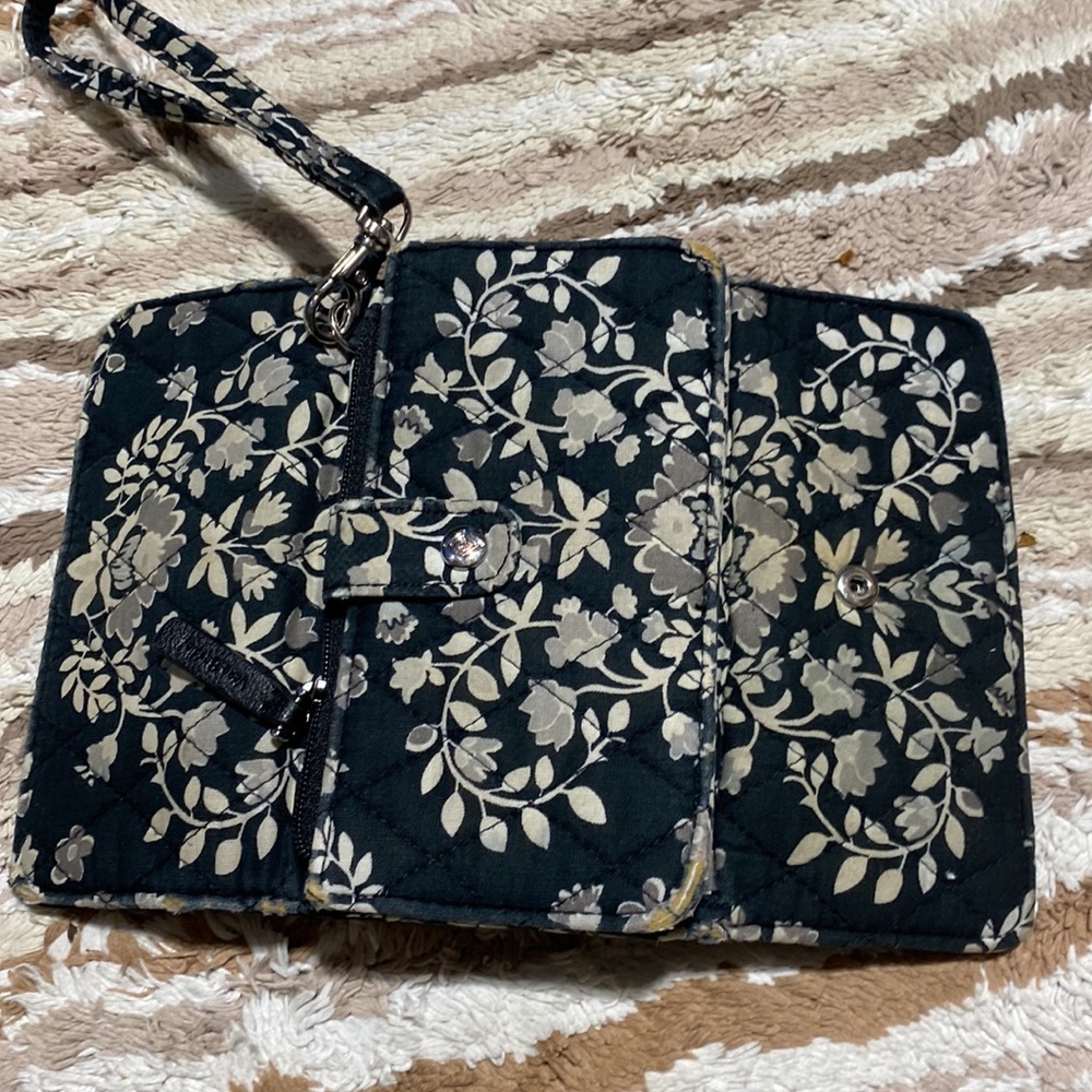 Vera Bradley wristlet - Picture 5 of 8